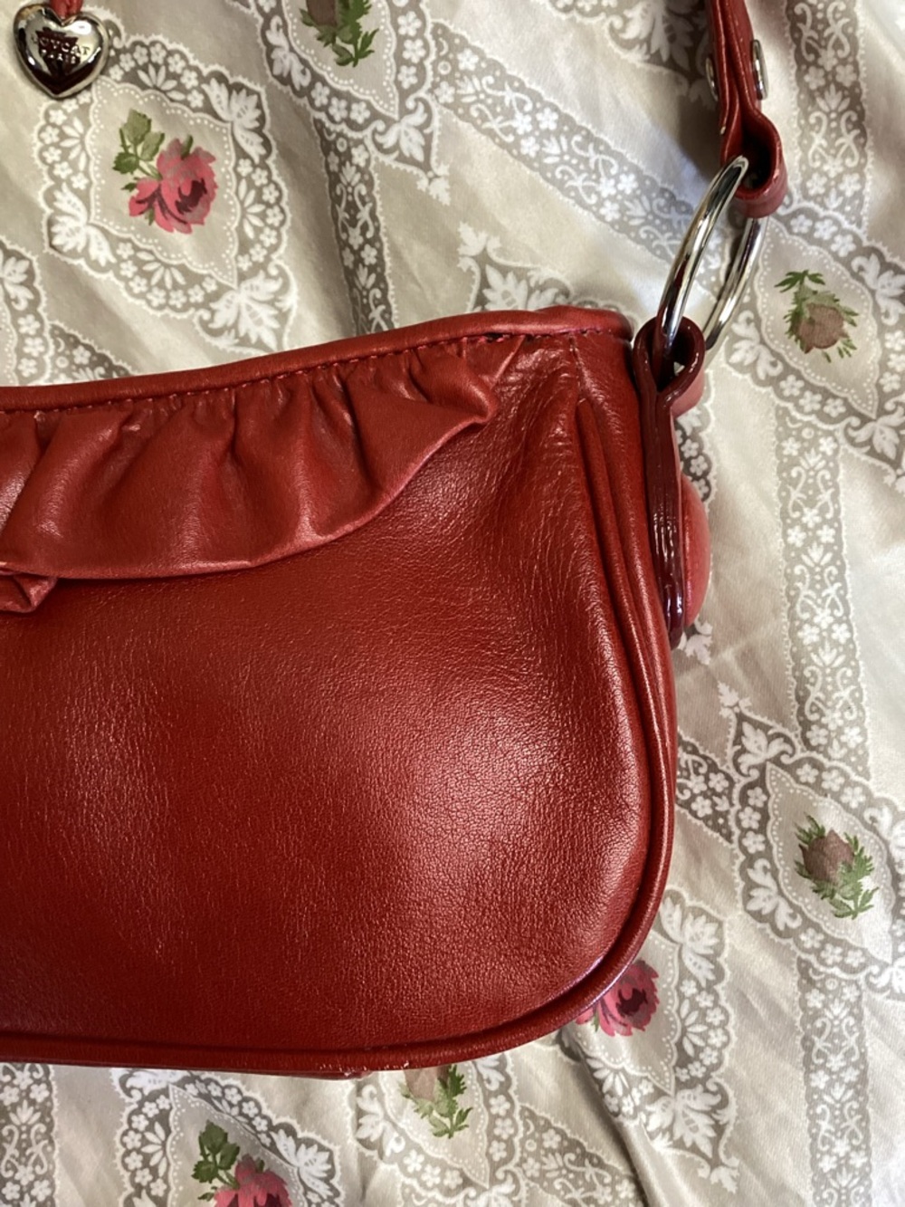 Lovecat Red Ruffle Leather Shoulder Bag with Heart-Tip Drawstring - Picture 4 of 16